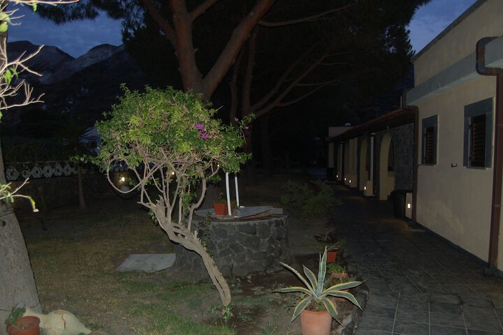 Hotel Exterior 44 of 53