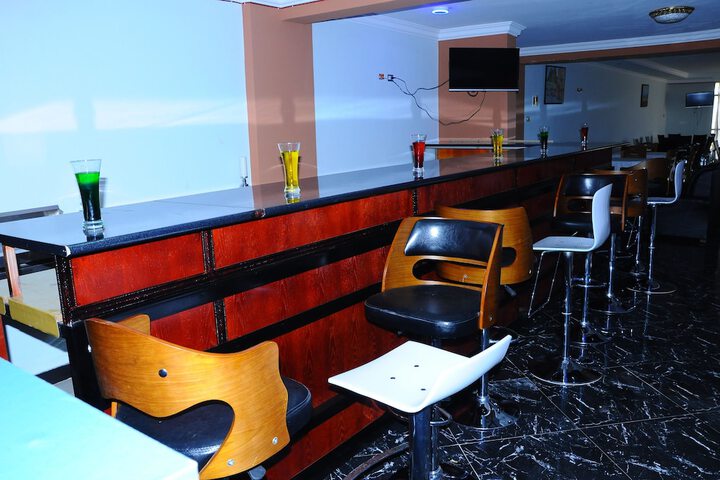 Lounge 37 of 47