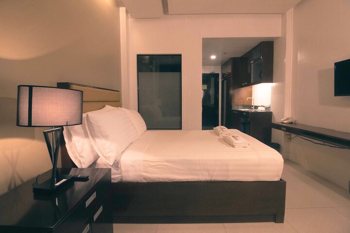 Room 6 of 30