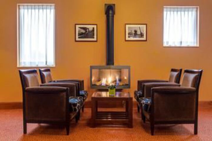 Lounge 59 of 77