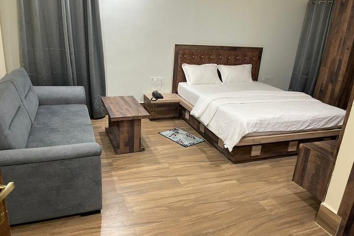 Room 2 of 8