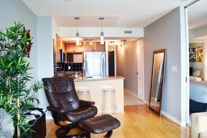 Modern High Rise 1 Bedroom in Downtown Toronto