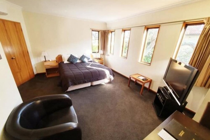 Room 9 of 25