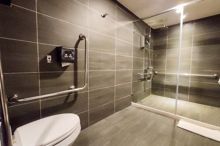 Room 19 of 32