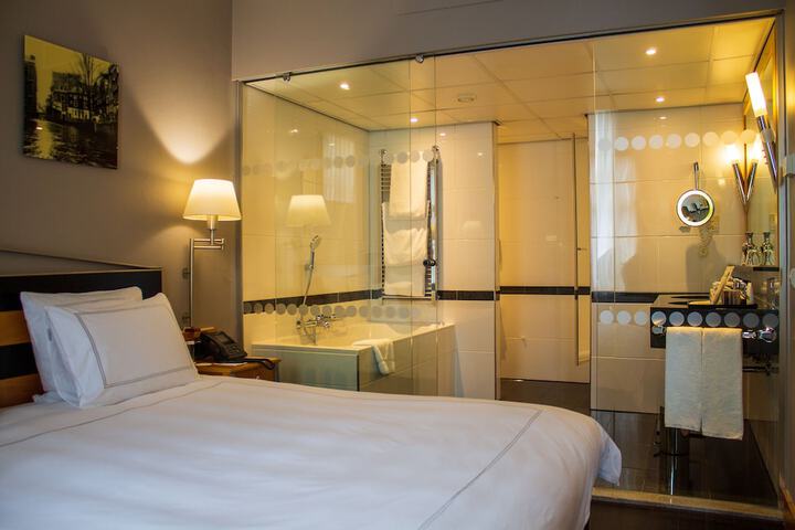 Room 35 of 109