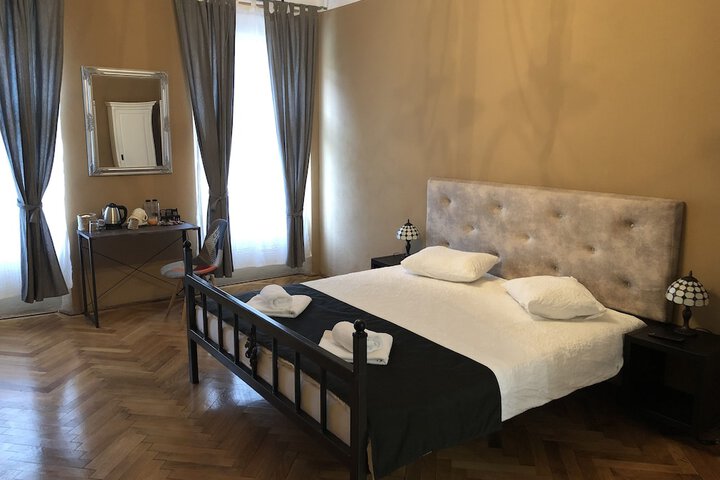 Room 17 of 32
