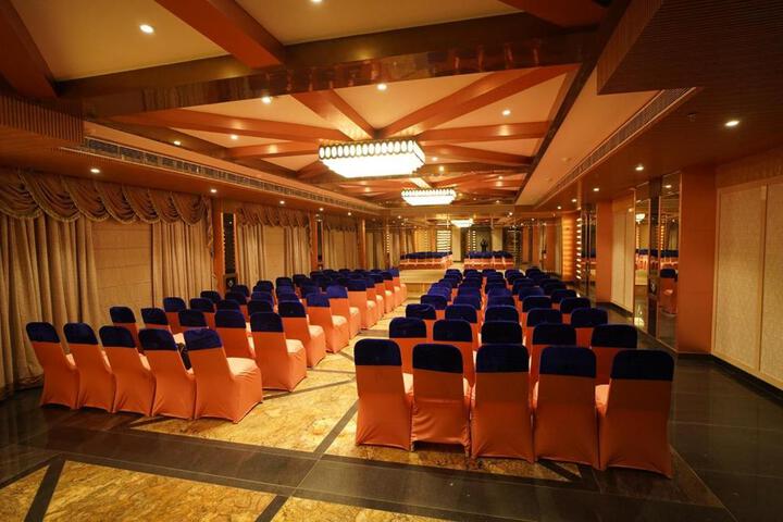 Ballroom/Hall 12 of 23
