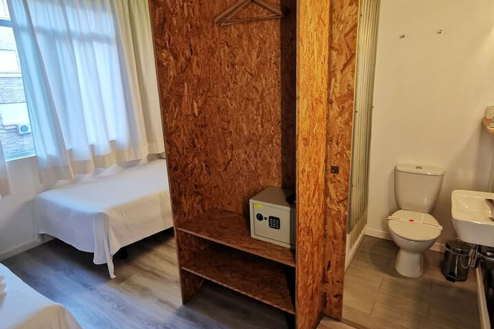 Room 15 of 63