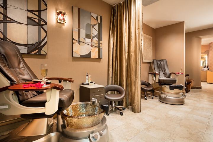 Nail salon