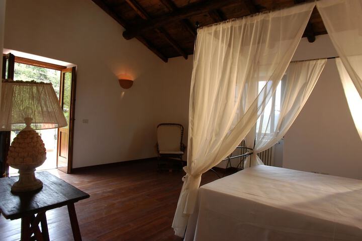 Room 2 of 41