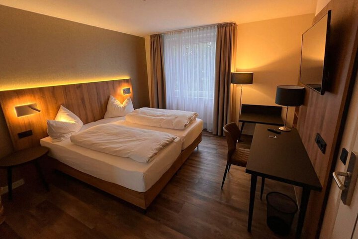 Room 3 of 10
