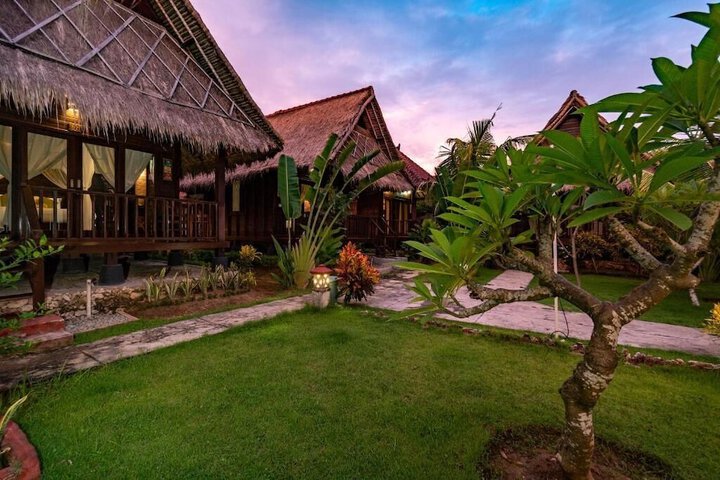Hotel Exterior 40 of 47