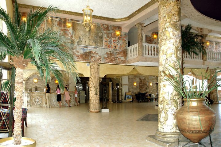 Hotel Interior 4 of 124