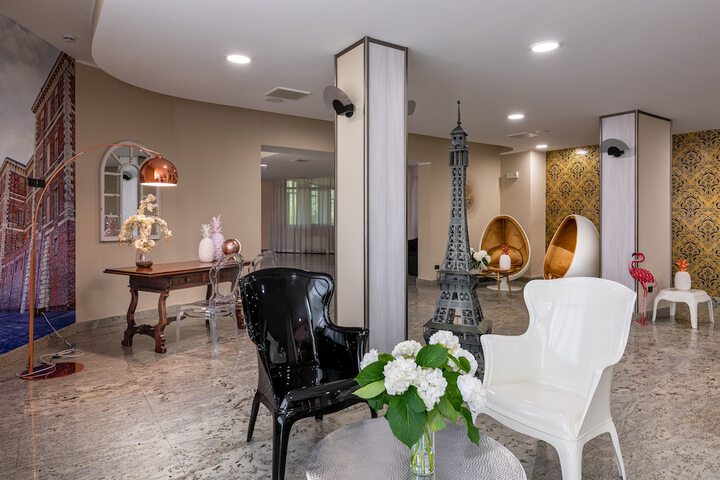 Entrance & Lobby