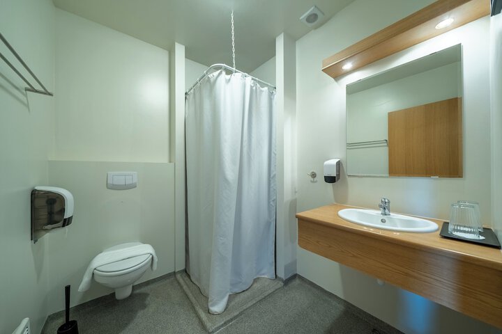 Room 43 of 74