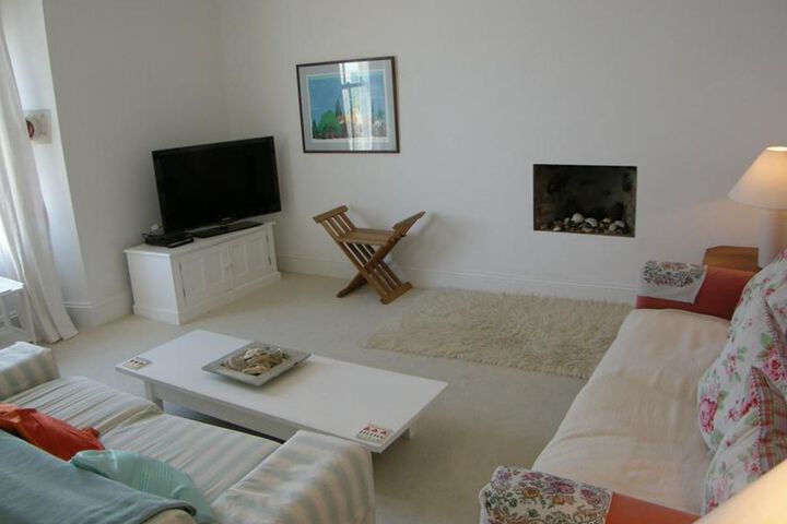 Room 5 of 11