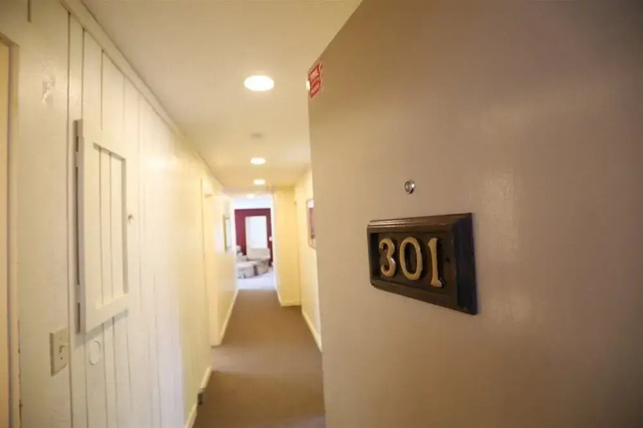 Room 9 of 14