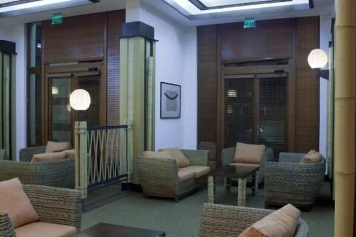 Lounge 55 of 81