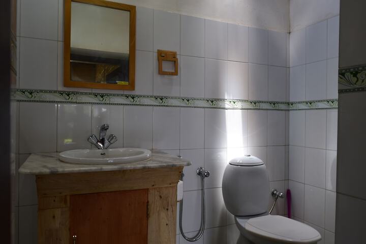 Room 11 of 27