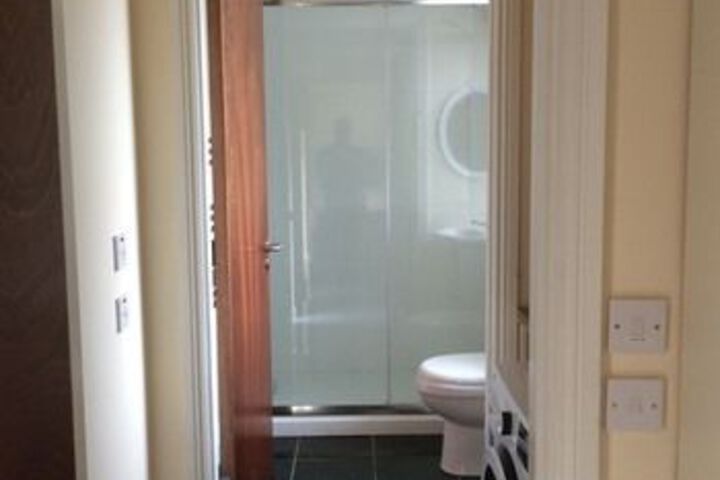 Room 2 of 32