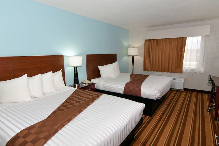 2 Queen Beds (16 of 18)