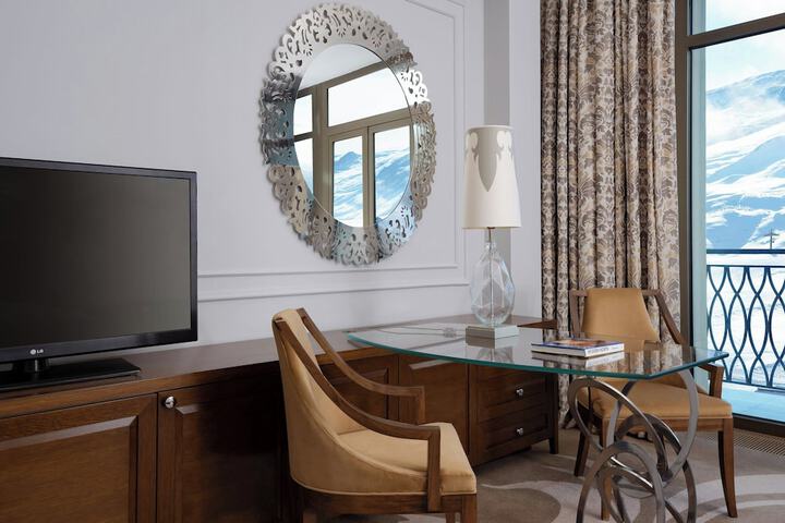 Room 28 of 216