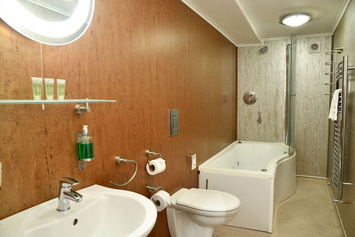 Room 50 of 73