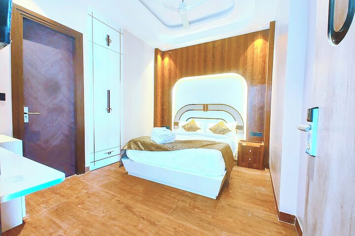 Room 14 of 21