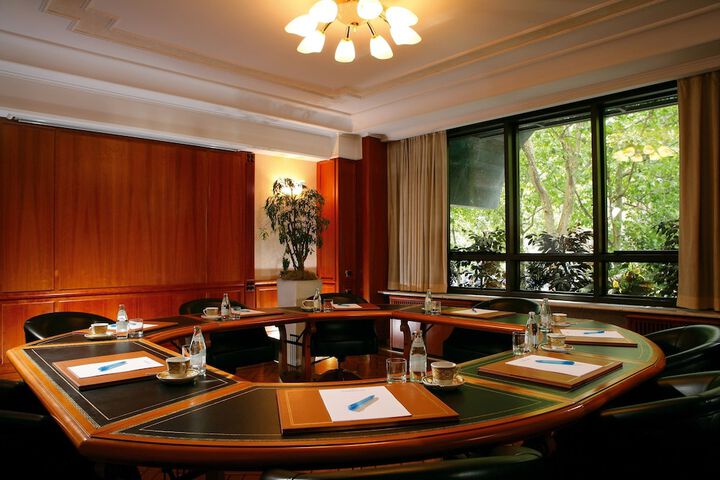 Business Center 47 of 50