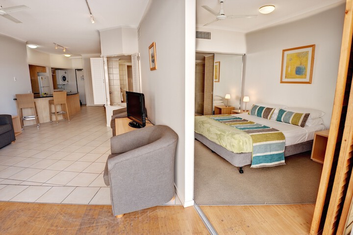 Room 3 of 191
