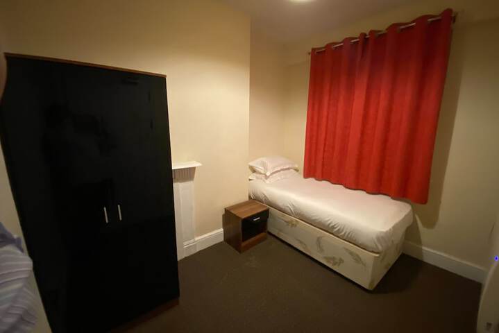 Room 11 of 18