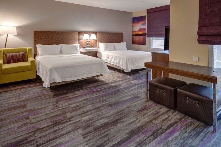 1 Queen Bed Walkin Shower Only (8 of 13)