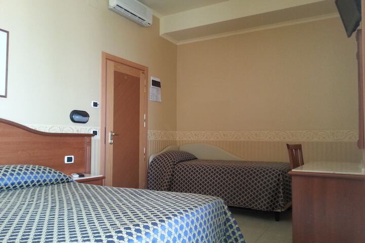 Room 10 of 61