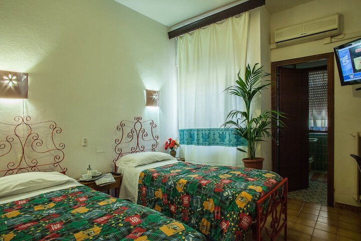 Room 7 of 25