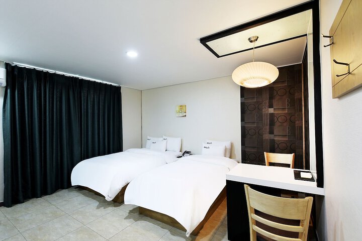 Room 25 of 47