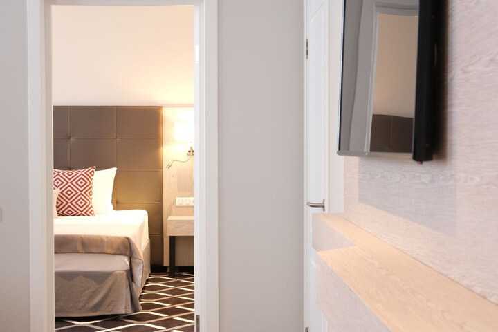 Room 10 of 34