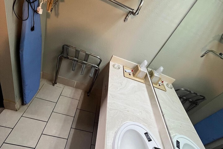 Iron/ironing board