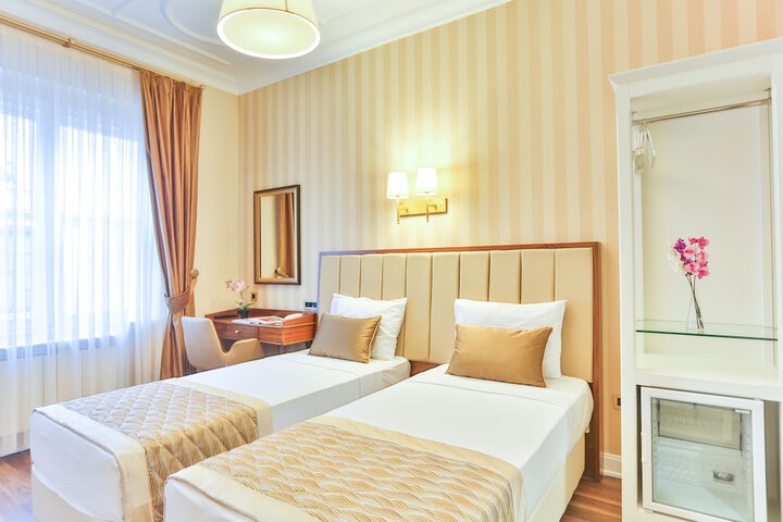 Room 15 of 35