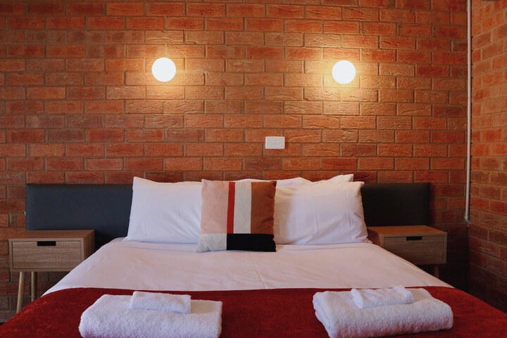 Room 4 of 11
