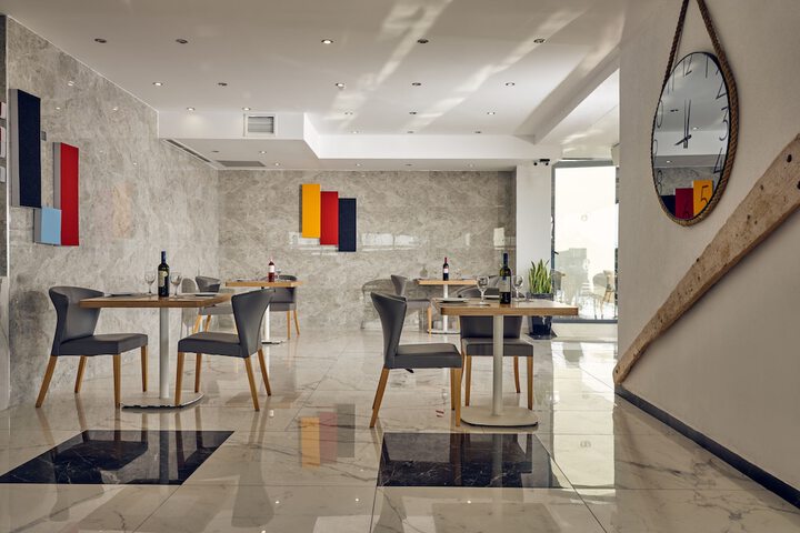 Dining 74 of 105