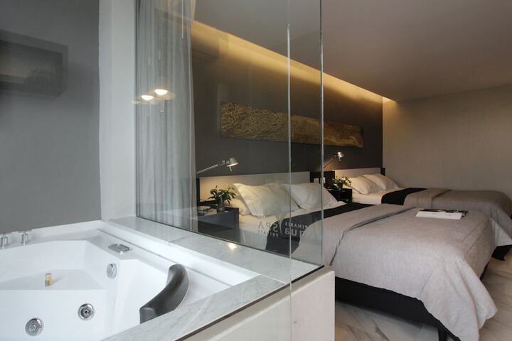 Jetted tub