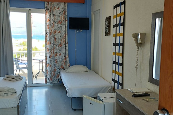 Room 9 of 37