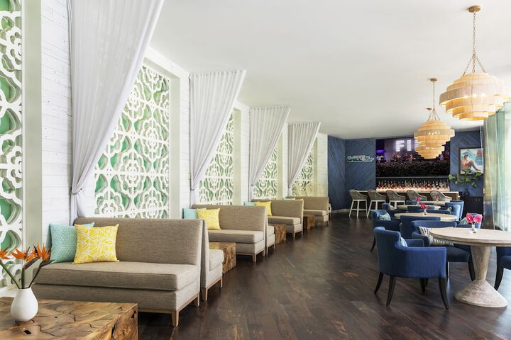 Lobby lounge