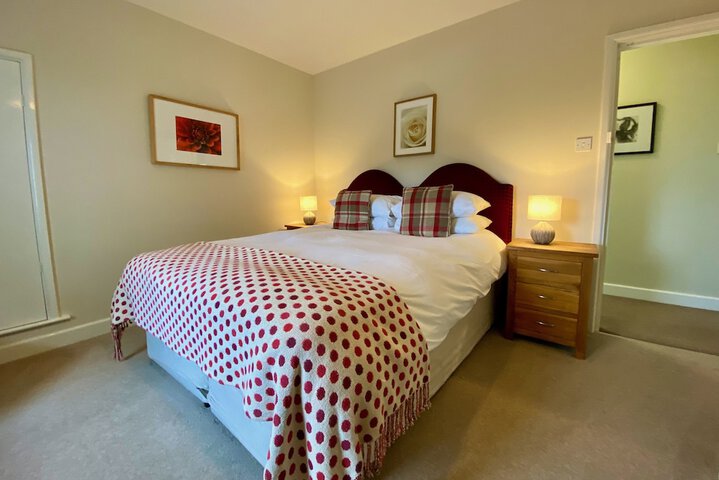 Room 5 of 16