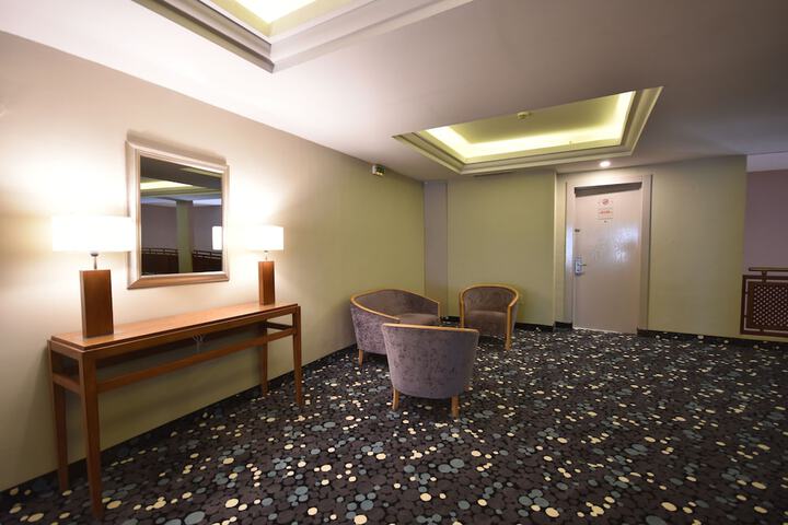 Room 6 of 85
