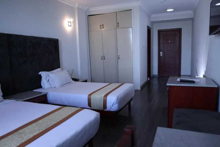 Room 5 of 15