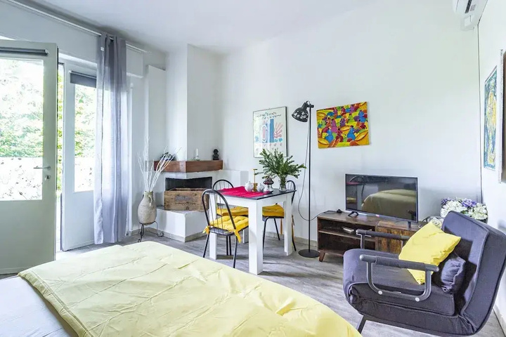 Room 4 of 18