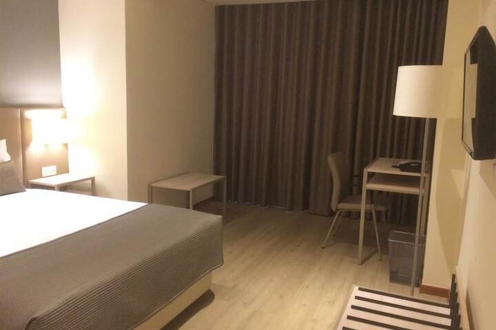 Room 11 of 32