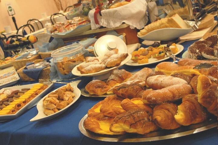 Dining 35 of 43