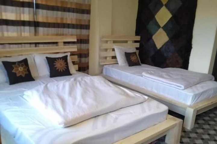 Room 9 of 12